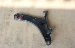 Рычаг передний левый верхний для Subaru Forester 2008 года на фотографиях