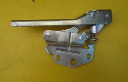 Петля капота левая для Volkswagen Passat на фотографиях