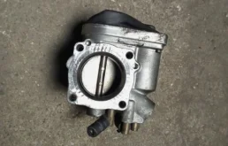 Дроссельная заслонка для Skoda Octavia 2008 года на фотографиях