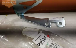 Петля капота левая для Opel Astra 2013 года на фотографиях