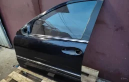 Двери для Mercedes-Benz C class 2006 года на фотографиях