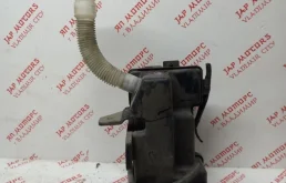 Бачок стеклоомывателя передний для Volkswagen Tiguan 2015 года на фотографиях