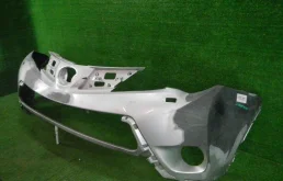 Бампер передний для Toyota RAV4 2014 года на фотографиях