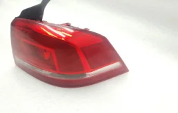 Фонарь внешний правый для Volkswagen Passat 2012 года на фотографиях