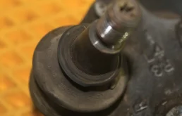 Качающийся рычаг левый для Volkswagen Polo 2009 года на фотографиях