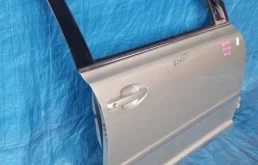 Дверь передняя правая для Toyota Avensis 2008 года на фотографиях