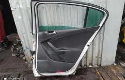 Дверь задняя правая для Volkswagen Passat 2007 года на фотографиях