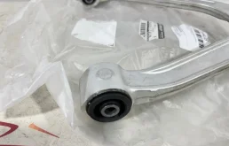 Рычаг передний левый верхний для Infiniti FX 2011 года на фотографиях