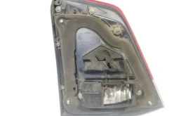 Фонарь внутренний правый для Toyota Land Cruiser 2014 года на фотографиях