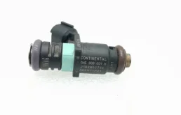 Форсунка топливная для Skoda Octavia 2015 года на фотографиях