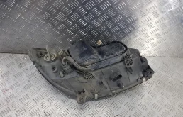 Фара правая для Mercedes-Benz Vito 2005 года на фотографиях