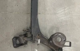 Задняя балка для Skoda Octavia 2003 года на фотографиях