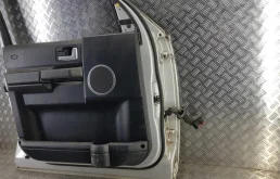 Дверь передняя левая для Land Rover Discovery 2004 года на фотографиях