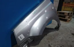 Крылья для Nissan X-Trail 2002 года на фотографиях