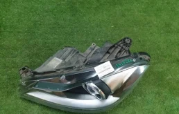 Крышка форсунки фароомывателя левая для Mercedes-Benz C class на фотографиях