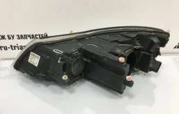 Фара ксенон левая для Skoda Octavia 2010 года на фотографиях