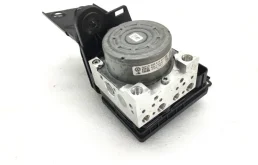 Блок ABS для Skoda Octavia 2017 года на фотографиях