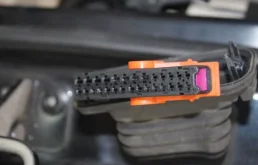 Усилитель переднего бампера для Volkswagen Jetta 2008 года на фотографиях