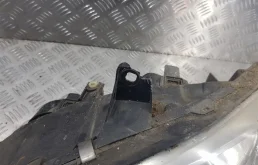 Фара правая для Mercedes-Benz Vito 2005 года на фотографиях