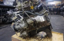 Двигатель для Nissan Pathfinder 2000 года на фотографиях