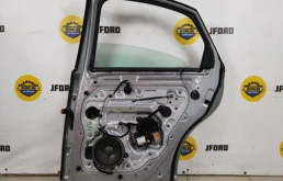 Дверь задняя правая для Volvo S40 2005 года на фотографиях