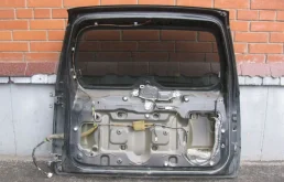 Дверь багажника для Suzuki Grand Vitara 2016 года на фотографиях