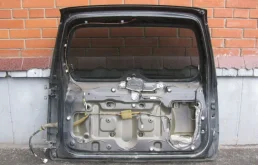 Дверь багажника для Suzuki Grand Vitara 2016 года на фотографиях