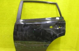 Дверь задняя левая для Toyota RAV4 2014 года на фотографиях