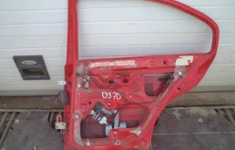 Двери для Skoda Octavia 2000 года на фотографиях