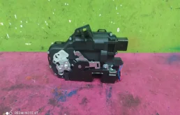 Замок передней левой двери для Skoda Octavia 2009 года на фотографиях