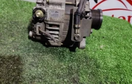 Генератор для Nissan X-Trail 2003 года на фотографиях