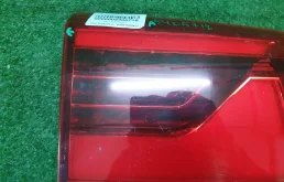 Фонарь внутренний левый для Toyota Land Cruiser 2021 года на фотографиях