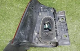 Фонарь правый для Toyota Land Cruiser 2008 года на фотографиях