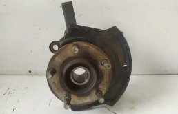 Кулак поворотный левый для Nissan X-Trail 2001 года на фотографиях