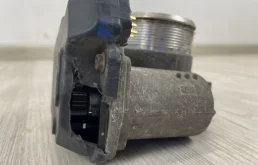 Дроссельная заслонка для Audi A4 2012 года на фотографиях