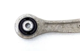 Рычаг передний правый нижний для Audi A6 2010 года на фотографиях