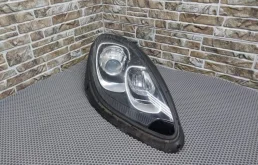 Фара правая для Porsche Macan 2015 года на фотографиях