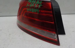 Фонарь внешний левый для Volkswagen Passat 2015 года на фотографиях