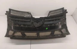 Решетка радиатора для Volkswagen Jetta 2008 года на фотографиях