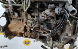 Двигатель без навесного для Mazda MPV 1998 года на фотографиях