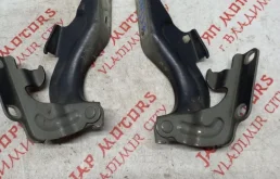 Крепление петли капота для Nissan Teana на фотографиях