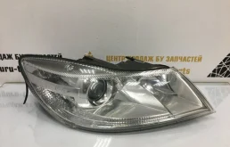 Фара ксенон левая для Skoda Octavia 2010 года на фотографиях