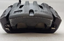 Суппорт передний правый для Lexus RX 2011 года на фотографиях