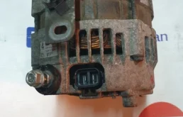 Генератор для Nissan X-Trail 2000 года на фотографиях