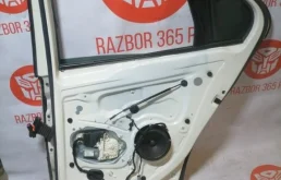 Дверь задняя правая для Volkswagen Jetta 2007 года на фотографиях