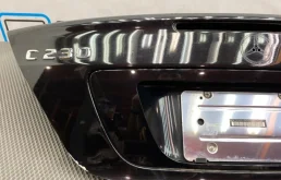Крышка багажника для Mercedes-Benz C class 2005 года на фотографиях
