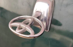 Капот для Toyota Land Cruiser 2003 года на фотографиях