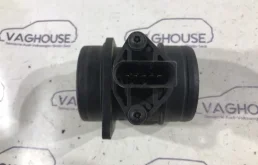 Датчик массового расхода воздуха для Volkswagen Passat 2001 года на фотографиях