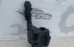 Бачок стеклоомывателя передний для Mercedes-Benz C class 2014 года на фотографиях