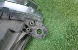 Крышка форсунки фароомывателя левая для Mercedes-Benz C class на фотографиях